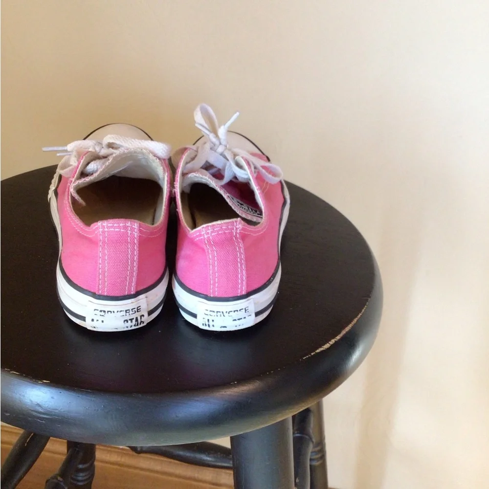 Pink low converse